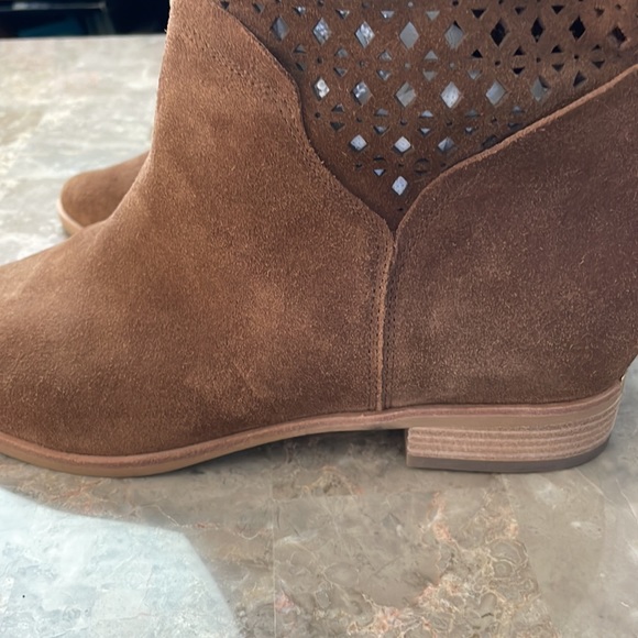 NWT Michael Kors Leather Laser Cut Booties Size 8M Pull On Style - Picture 9 of 11